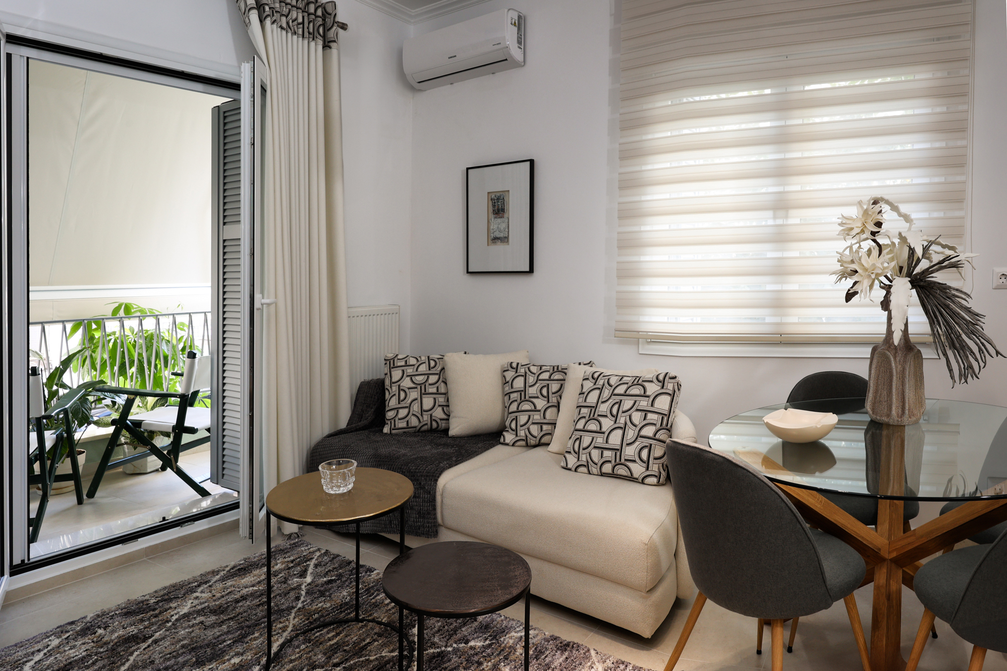 Bacchus living room opening onto a furnished balcony